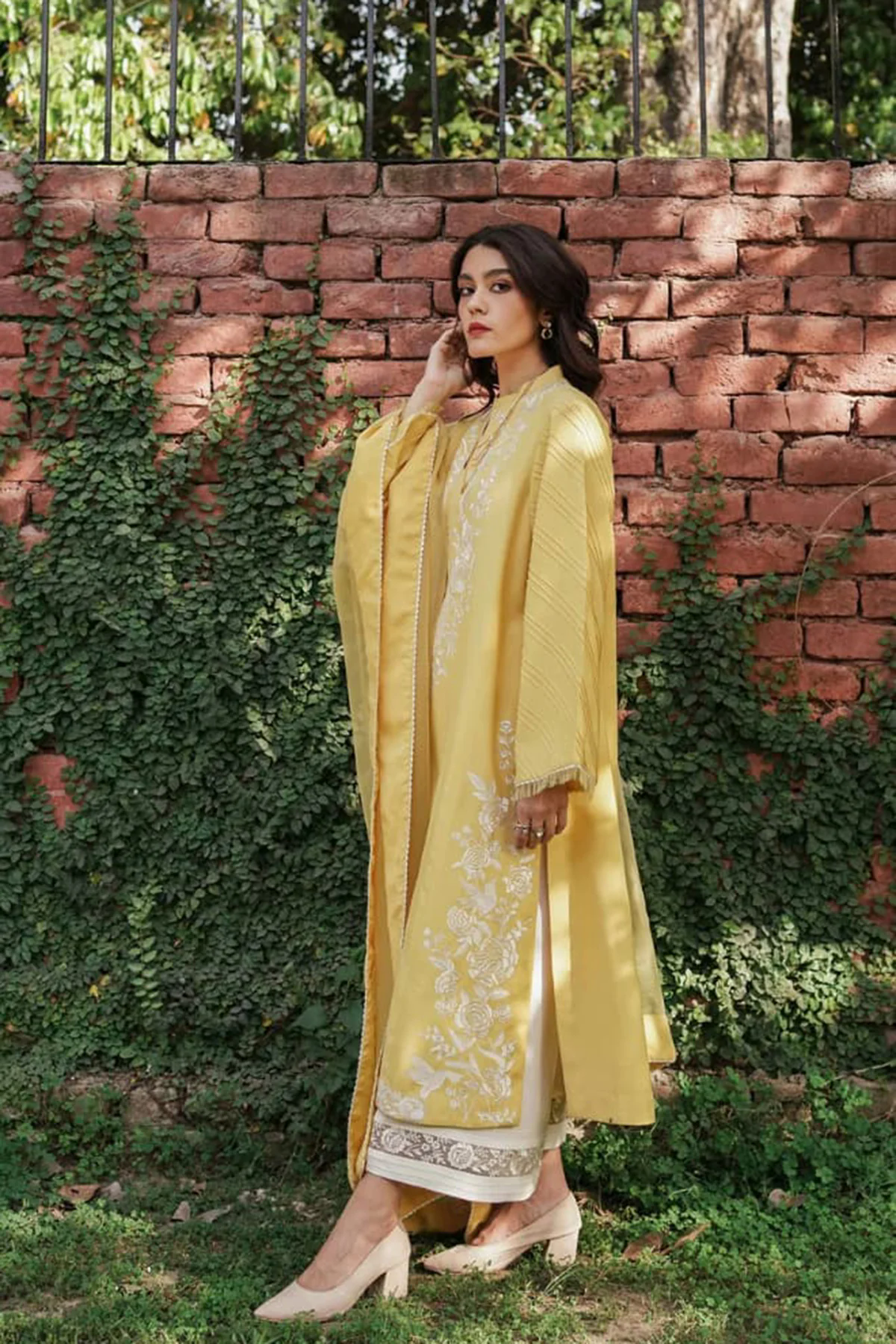 lawn Suit with Heavy Embroidered Organza dupata-GA102157