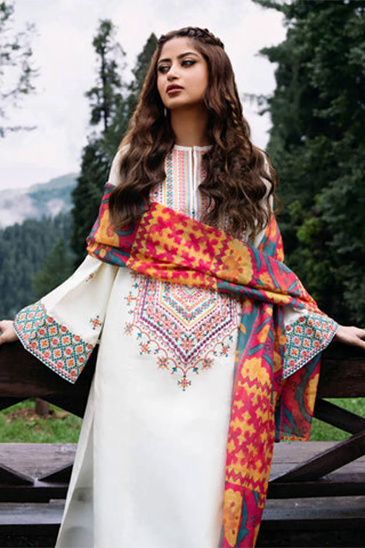 Sapphire White Embroidered Lawn 3pc with Bamber Chiffon Dupatta- GA2011 Sapphire White Embroidered Lawn 3pc with Bamber Chiffon Dupatta- GA2011