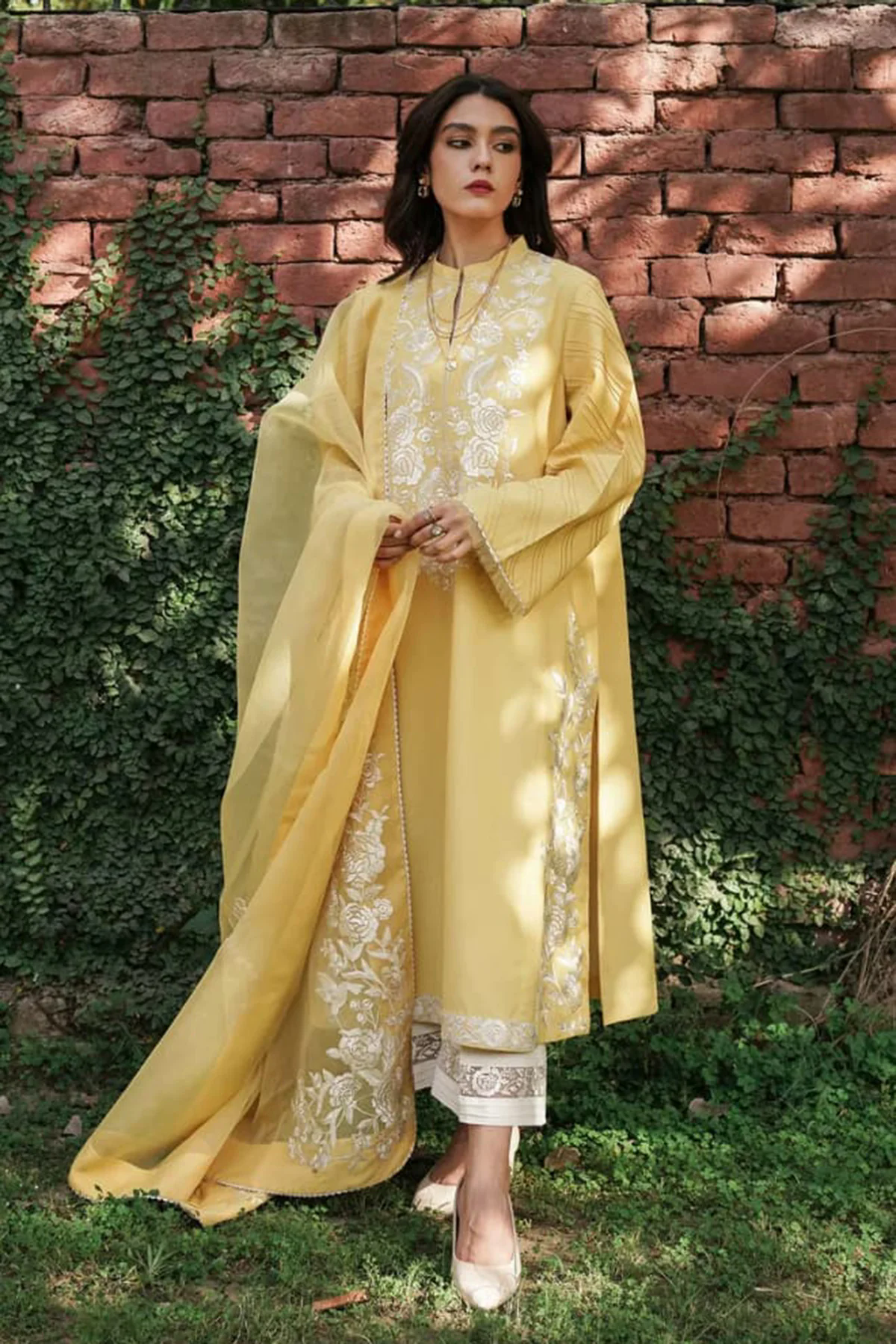 lawn Suit with Heavy Embroidered Organza dupata-GA102157