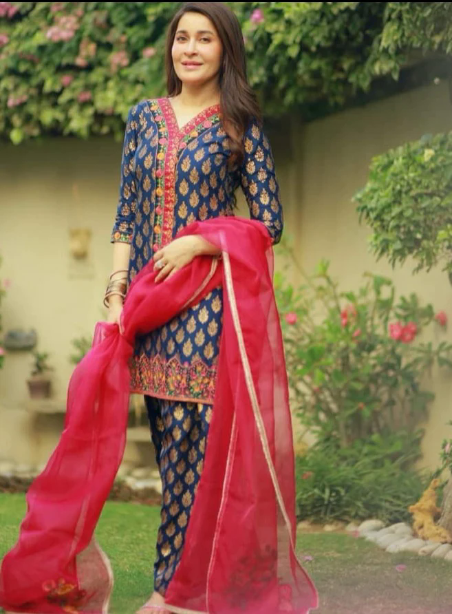 Luxury Printed Embroidered Lawn 3pc with Embroidered Organza Dupatta -GA1726 Luxury Printed Embroidered Lawn 3pc with Embroidered Organza Dupatta -GA1726