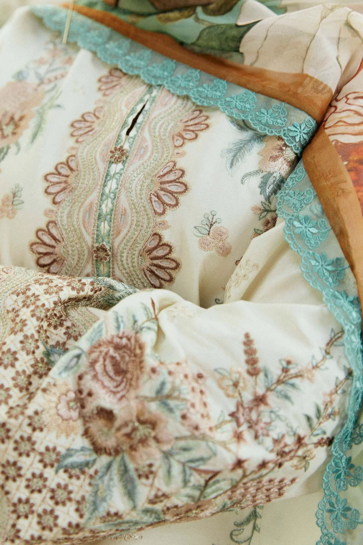 Embroidered Lawn 3pc with Printed Chiffon Dupatta - GA1880