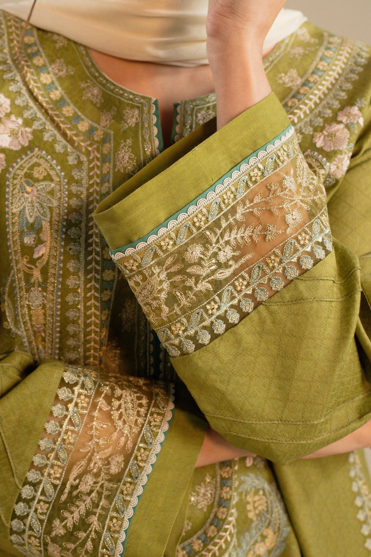 Embroidered Lawn 3pc with Embroidered Chiffon Dupatta- GA1900