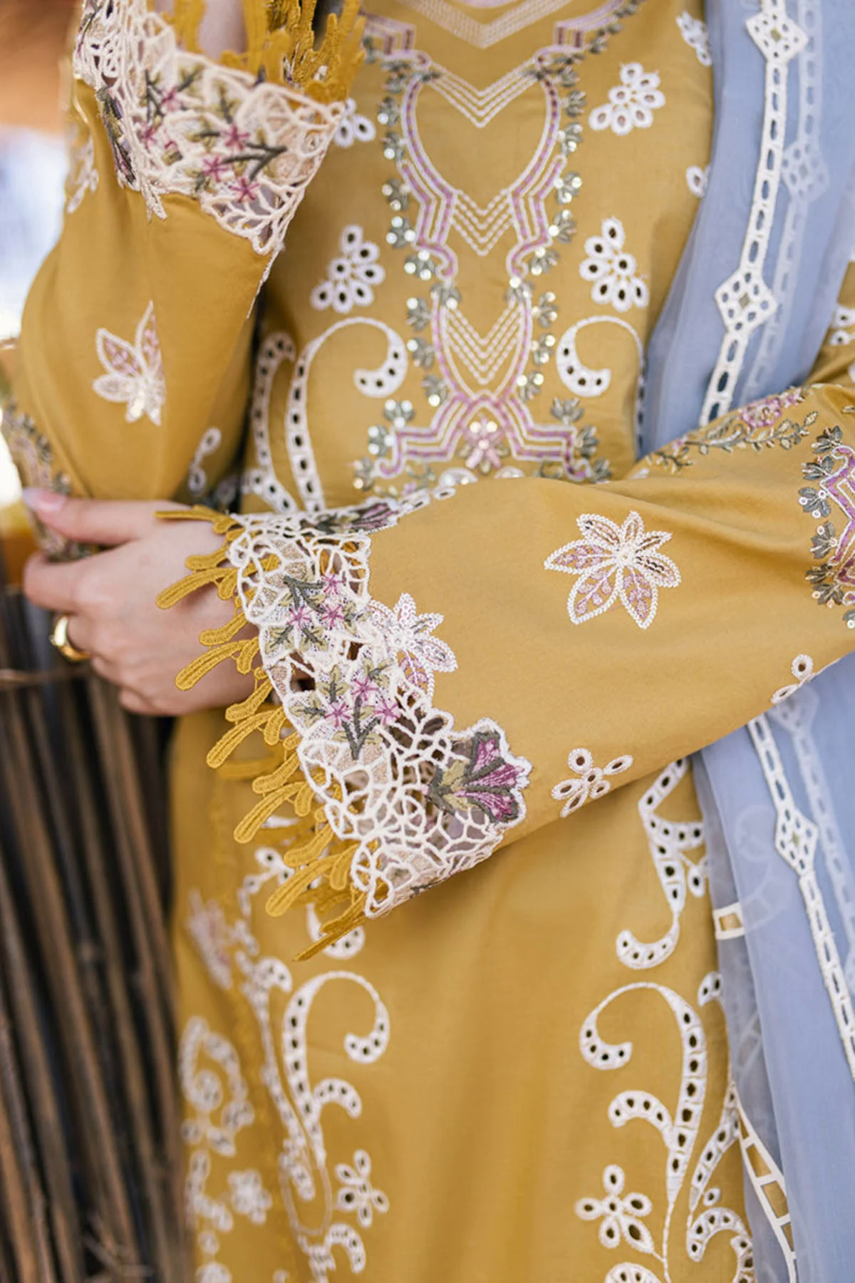 Embroidered Lawn 3pc with Embroidered Slub Net dupatta-GA1894