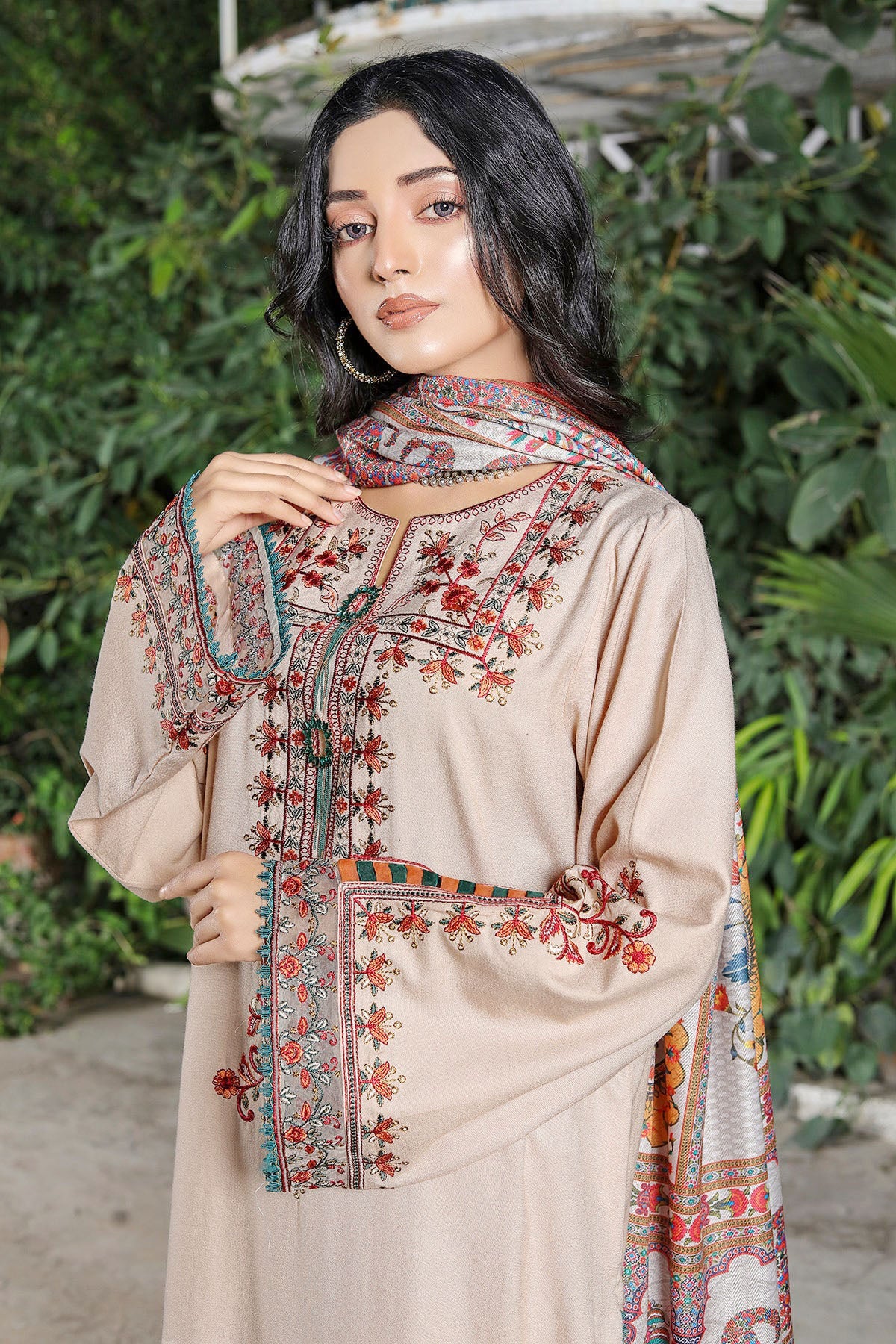 Dilaara Luxury Embroidered Dhanak 3pc With Printed Whool Shawal-GA1944